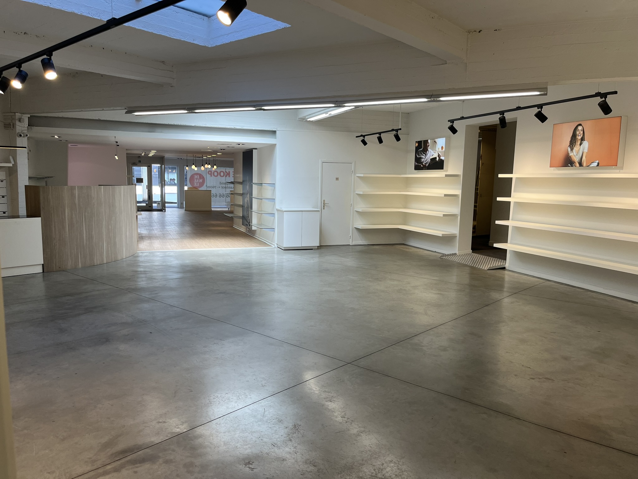 Straatzicht Turnhoutsebaan met passage en handelszaken